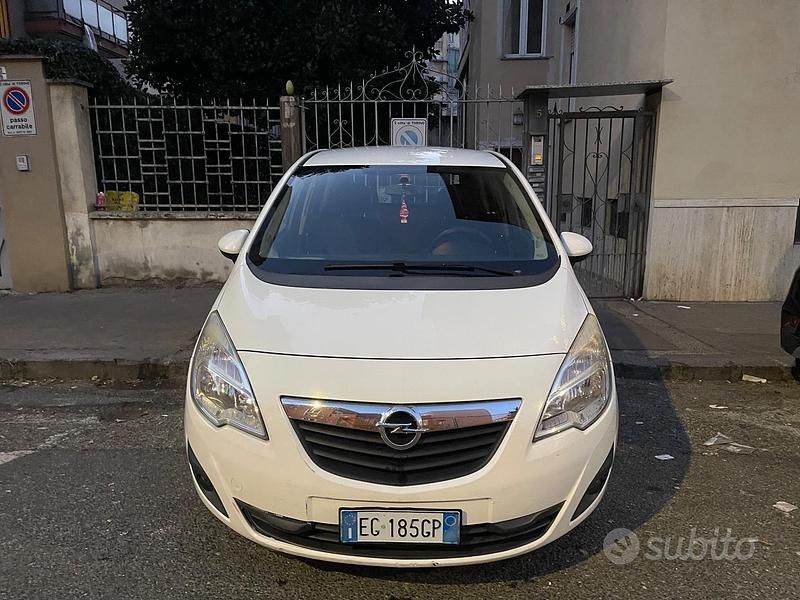Bianco Usata 2011 Opel Meriva Monovolume | 3900 € (Buon prezzo) - Immagine 1/4