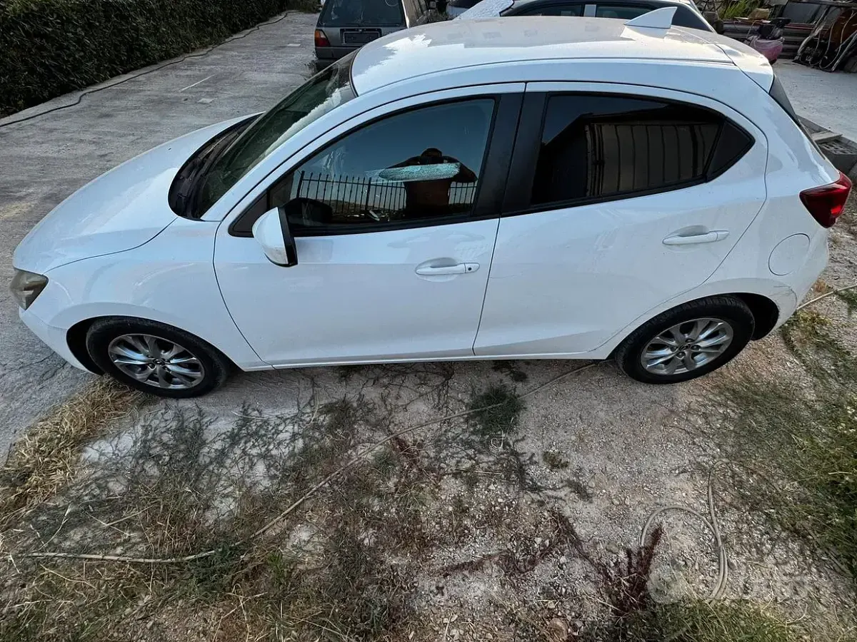 Usata Mazda 2 75 CV (55 kW) 2019 Bianco Berlina