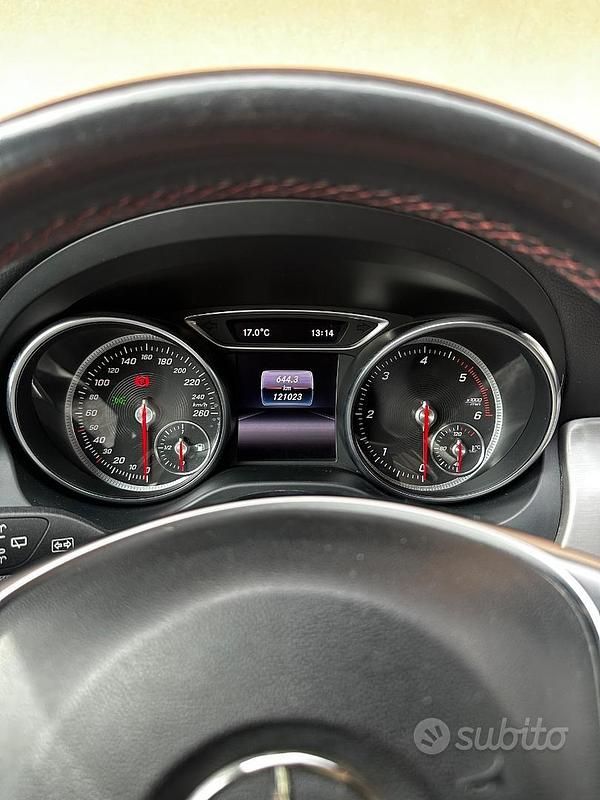 Usata Mercedes GLA180 122 CV (89 kW) 2018 Nero SUV