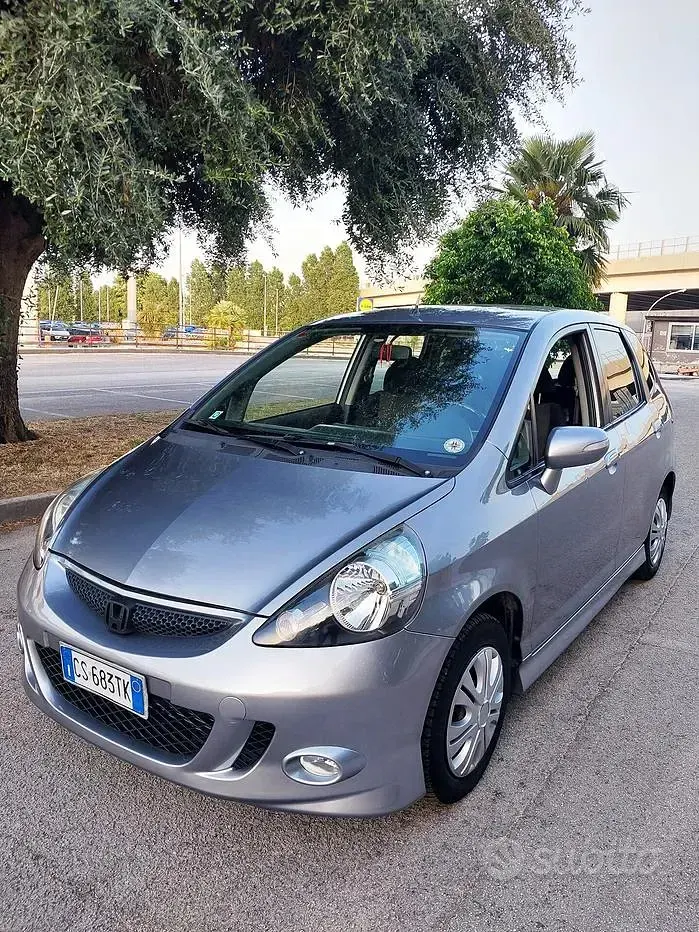 Usata Honda Jazz 83 CV (61 kW) 2004 Grigio Utilitaria