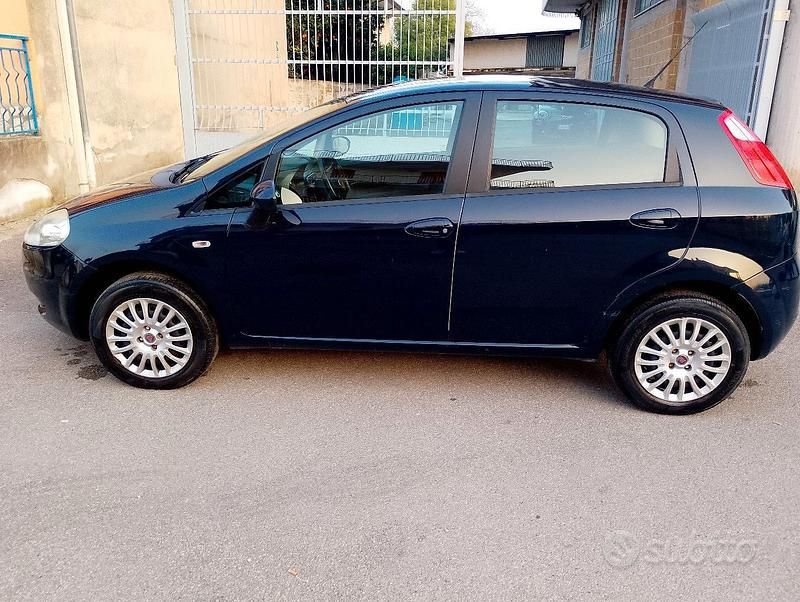 Usata Fiat Grande Punto Dynamic 77 CV (56 kW) 2009 Blu Utilitaria