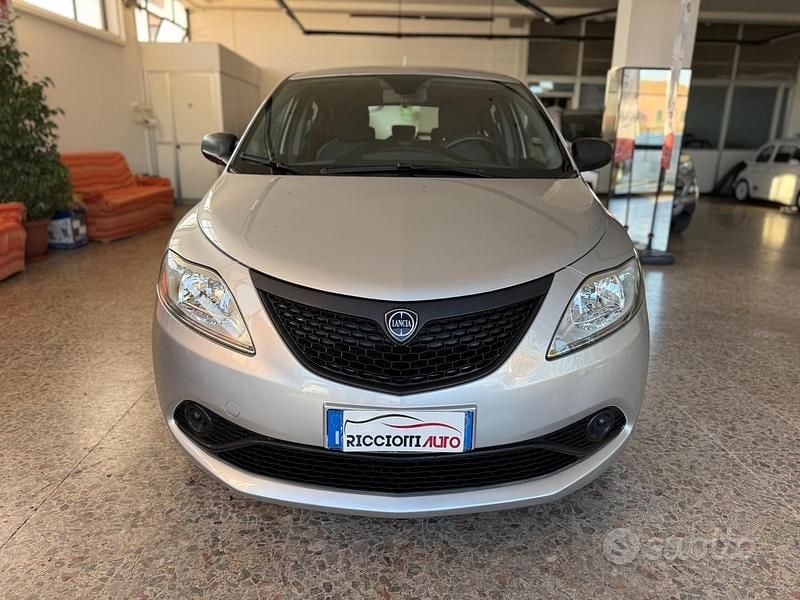 Usata Lancia Ypsilon Gold 69 CV (50 kW) 2021 Grigio Utilitaria
