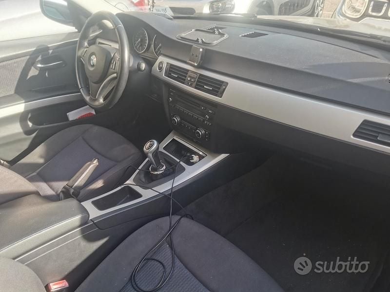 Usata BMW 318 143 CV (105 kW) 2010 Grigio Station wagon