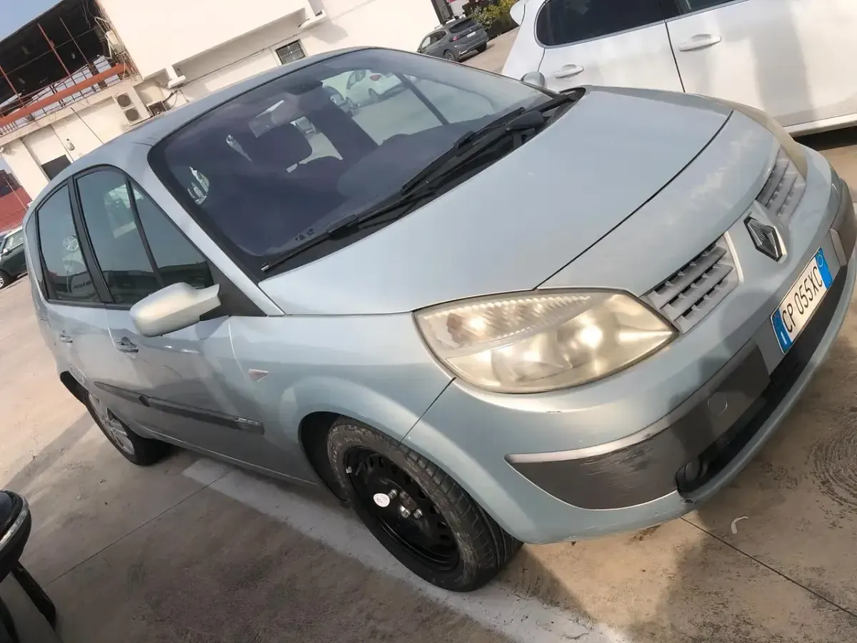 Usata Renault Scenic E-Tech Dynamique 100 CV (73 kW) 2004 Grigio Monovolume