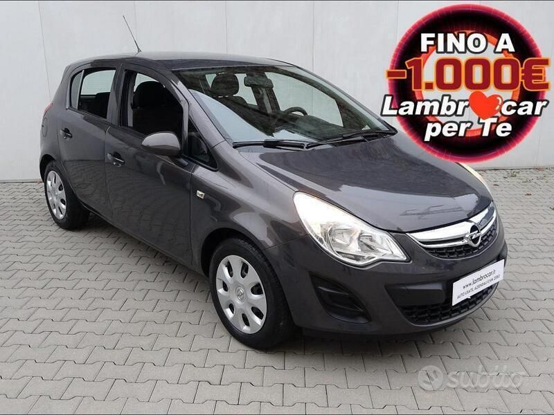 Grigio Usata 2013 Opel Corsa Tre volumi | 7400 € (Molto cara) - Immagine 1/4