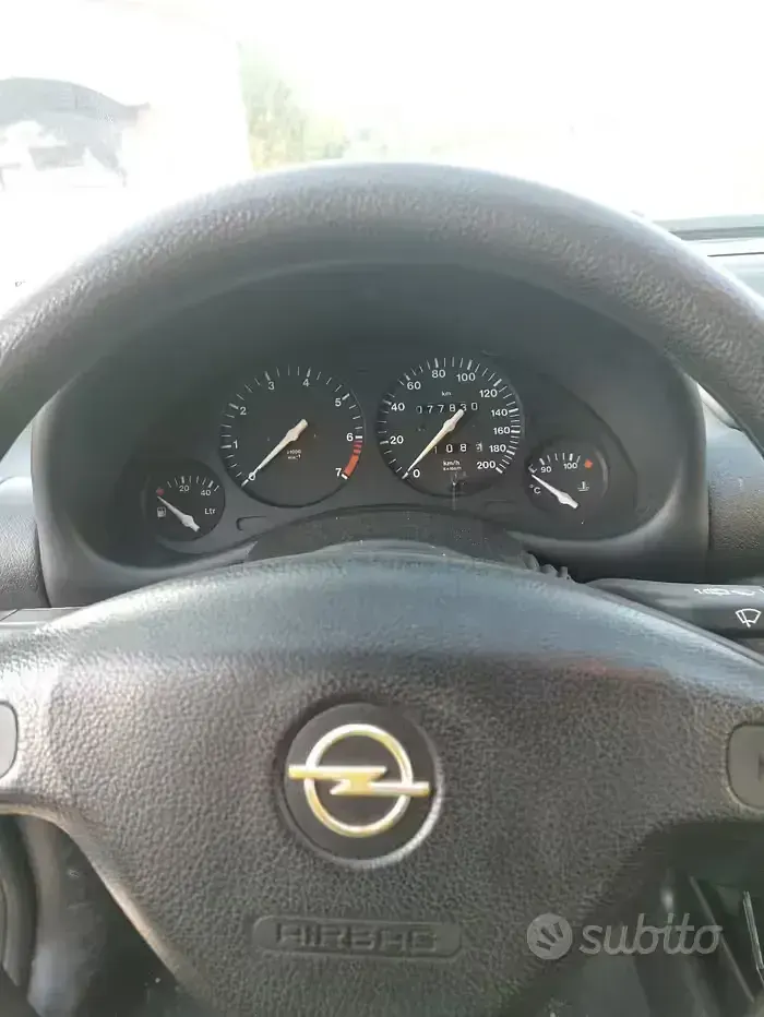 Usata Opel Corsa 90 CV (66 kW) 1999 Grigio Berlina
