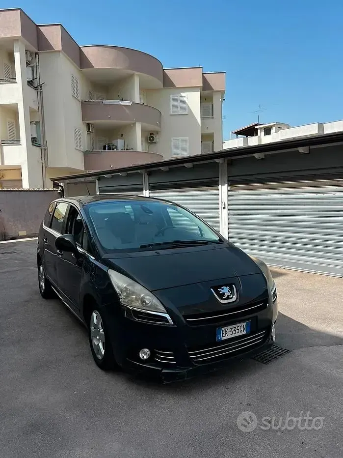 Usata Peugeot 5008 112 CV (82 kW) 2011 Nero Monovolume