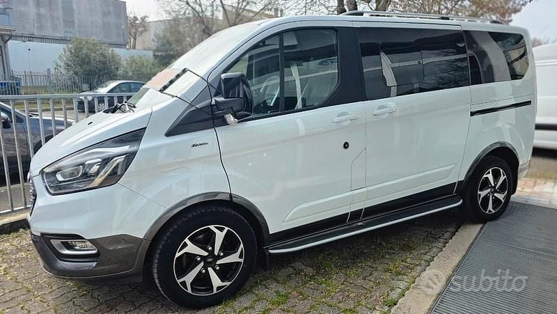 Usata Ford Tourneo Premium 185 CV (136 kW) 2021 Bianco Monovolume