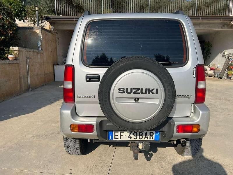 Usata Suzuki Jimny 86 CV (63 kW) 2010 Argento SUV