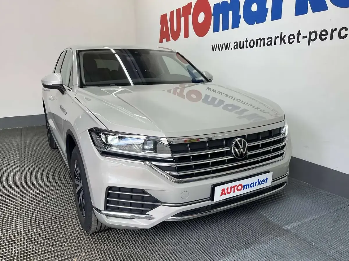 Usata VW Touareg Elegance 231 CV (169 kW) 2022 Sechura beige met SUV