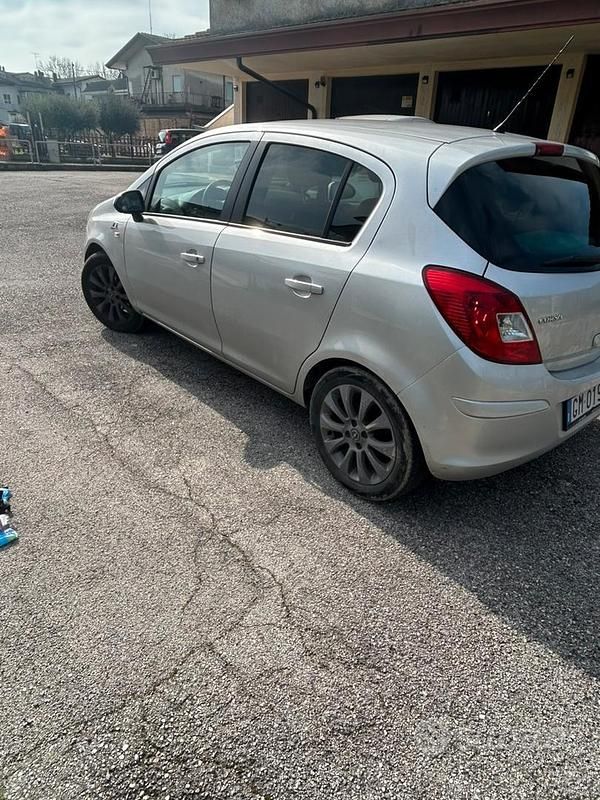 Usata Opel Corsa 80 CV (58 kW) 2010 Grigio Utilitaria