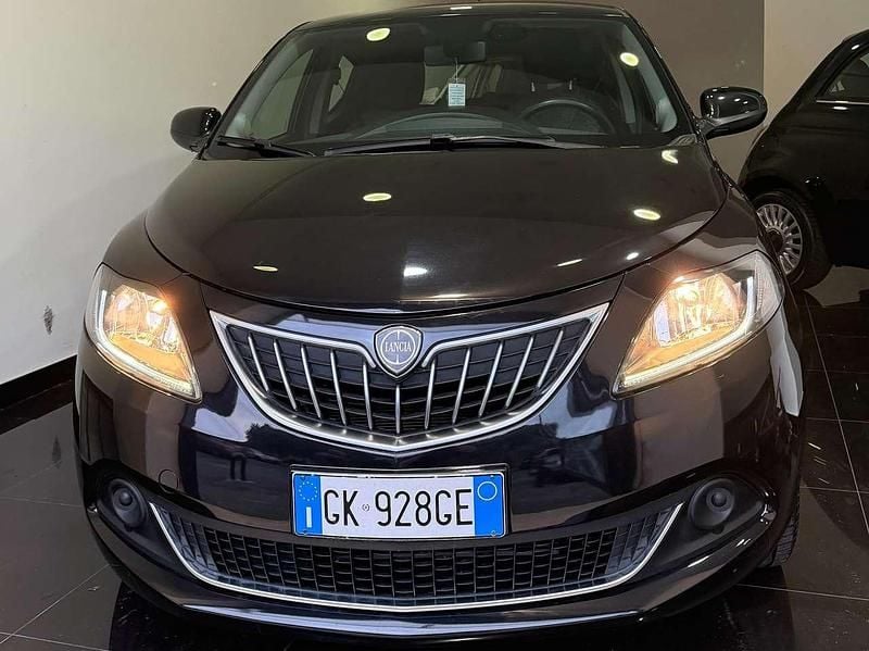Käytetty Lancia Ypsilon Gold 69 HP (50 kW) 2022 Musta Viistoperä