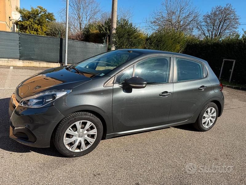 Usata Peugeot 208 75 CV (55 kW) 2017 Grigio Utilitaria