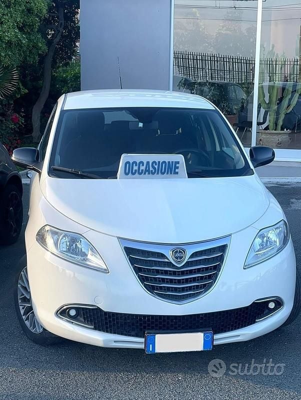 Usata Lancia Ypsilon 69 CV (50 kW) 2012 Bianco Utilitaria