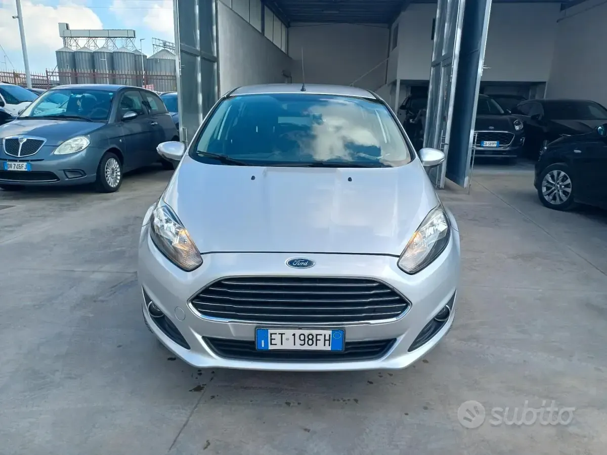 Second-hand Ford Fiesta Titanium 75 CP (55 kW) 2014 Gri Hatchback
