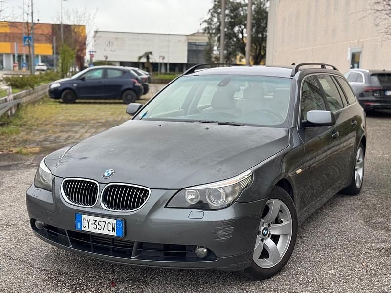 Usata BMW 530 231 CV (169 kW) 2005 Grigio Station wagon