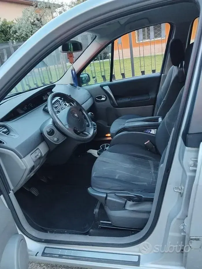 Usata Renault Scénic 130 CV (95 kW) 2006 Grigio Monovolume