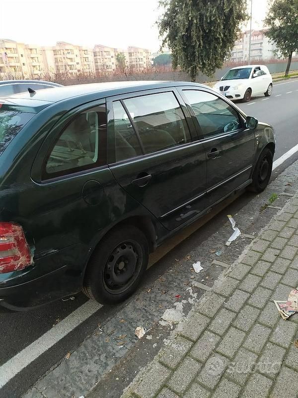 Usata Skoda Fabia 68 CV (50 kW) 2001 Verde Station wagon