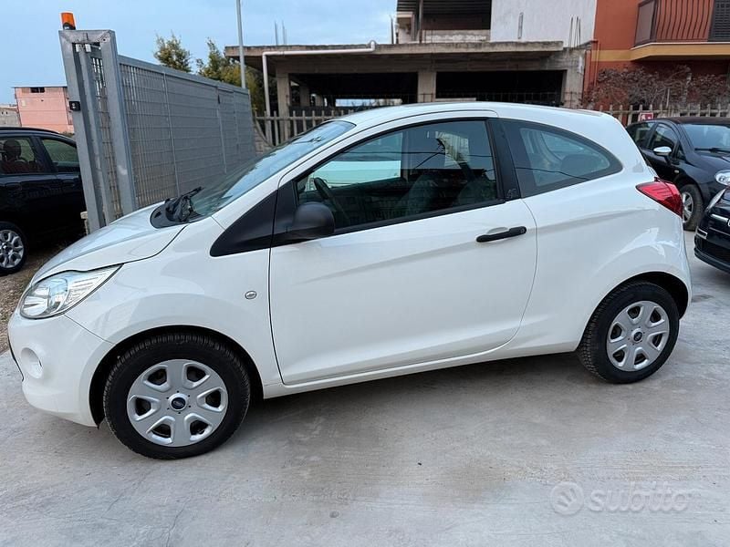 Bianco Usata 2013 Ford Ka Tre volumi | 4400 € (Buon prezzo) - Immagine 1/4