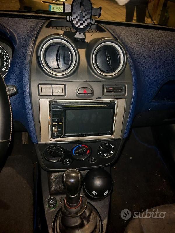 Usata Ford Fiesta 69 CV (50 kW) 2006 Utilitaria