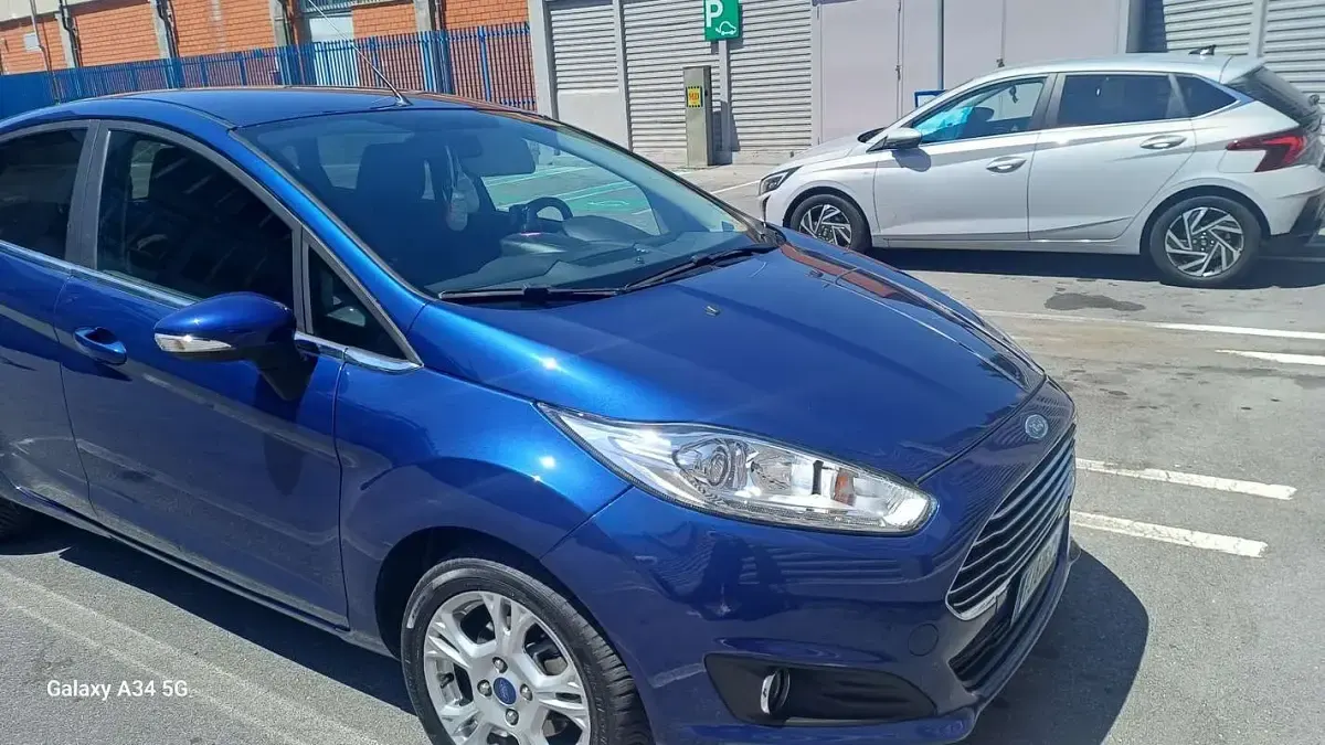 Usata Ford Fiesta Titanium 75 CV (55 kW) 2017 Bluazzurro Utilitaria
