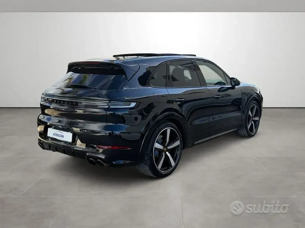 Gebraucht Porsche Cayenne 305 PS (224 kW) 2024 Schwarz SUV