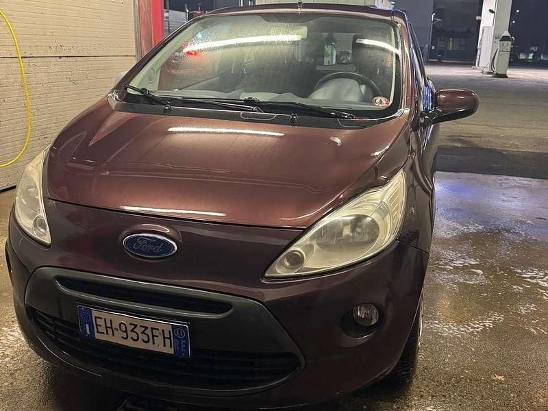 Usata 2011 Ford Ka Titanium Tre volumi | 4000 € (Buon prezzo) - Immagine 1/4