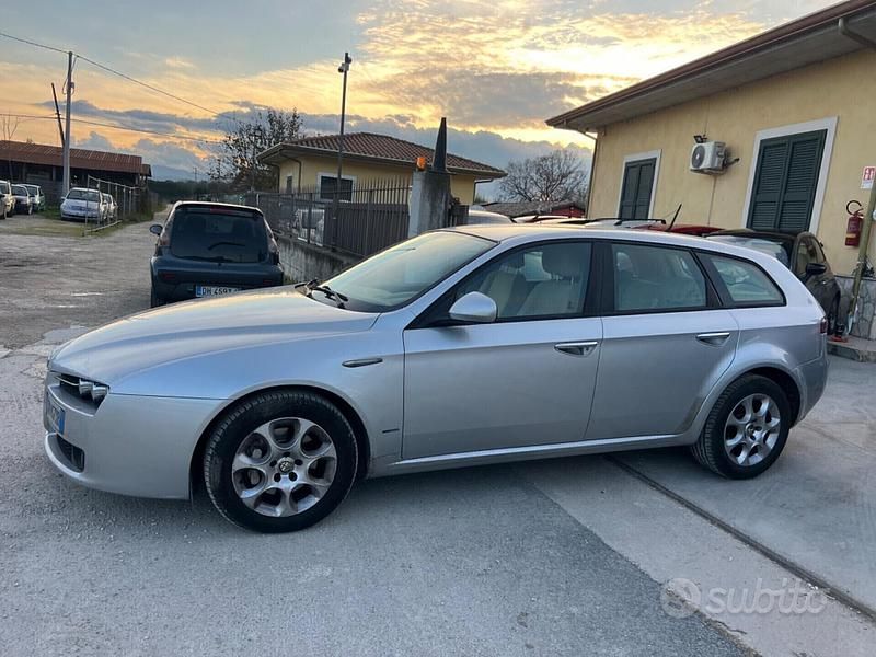 Usata Alfa Romeo 159 Progression 150 CV (110 kW) 2009 Argento Station wagon