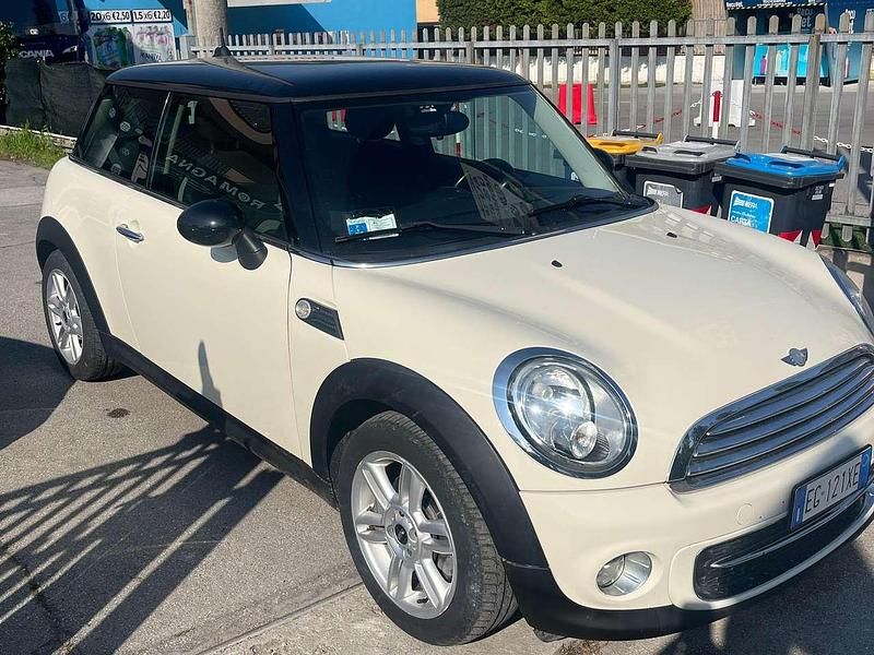 Usata Mini Cooper D 111 CV (81 kW) 2011 Bianco Utilitaria
