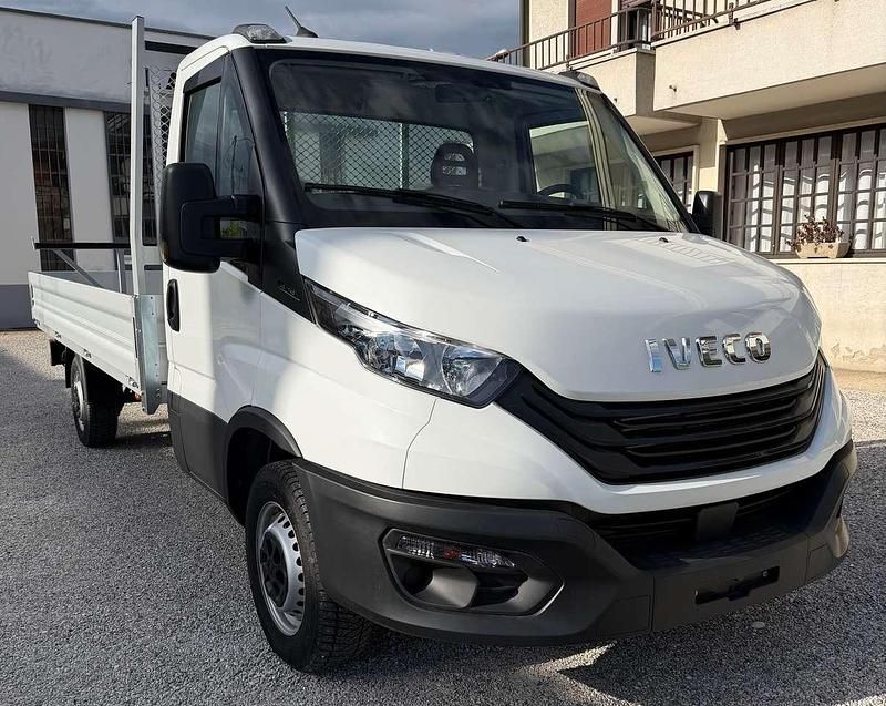 Nuova Iveco Daily 136 CV (100 kW) 2025 Bianco Furgone