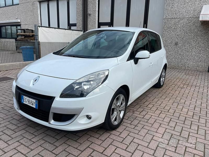 Usata Renault Scénic III Luxe 110 CV (80 kW) 2011 Bianco Monovolume