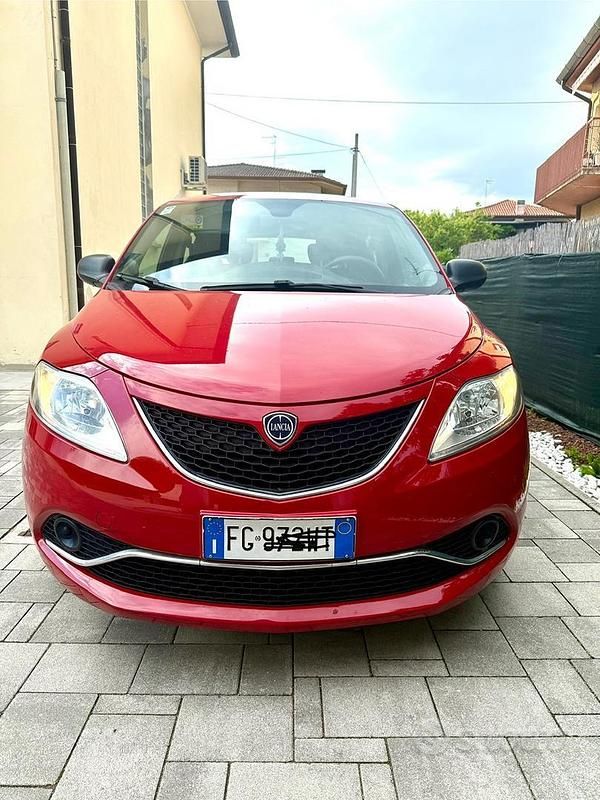 Usata Lancia Ypsilon Silver 69 CV (50 kW) 2017 Utilitaria