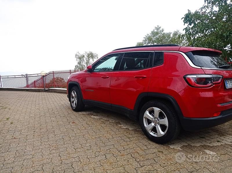 Usado Jeep Compass 120 CV (88 kW) 2019 Rojo SUV