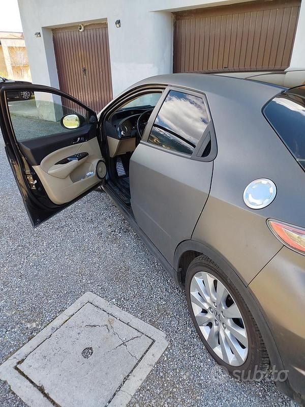 Usata Honda Civic 140 CV (102 kW) 2007 Grigio Berlina