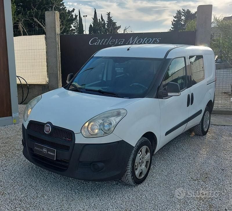 Bianco Usata 2011 Fiat Doblò Monovolume | 6100 € (Buon prezzo) - Immagine 1/4