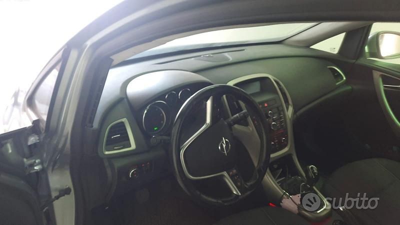 Usata Opel Astra 110 CV (80 kW) 2011 Grigio Station wagon