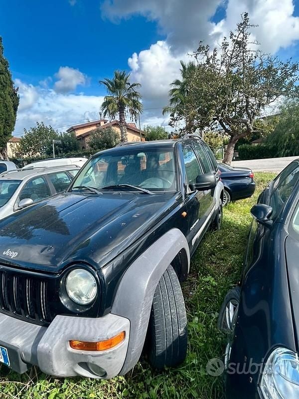 Usata Jeep Cherokee 2004 Nero SUV