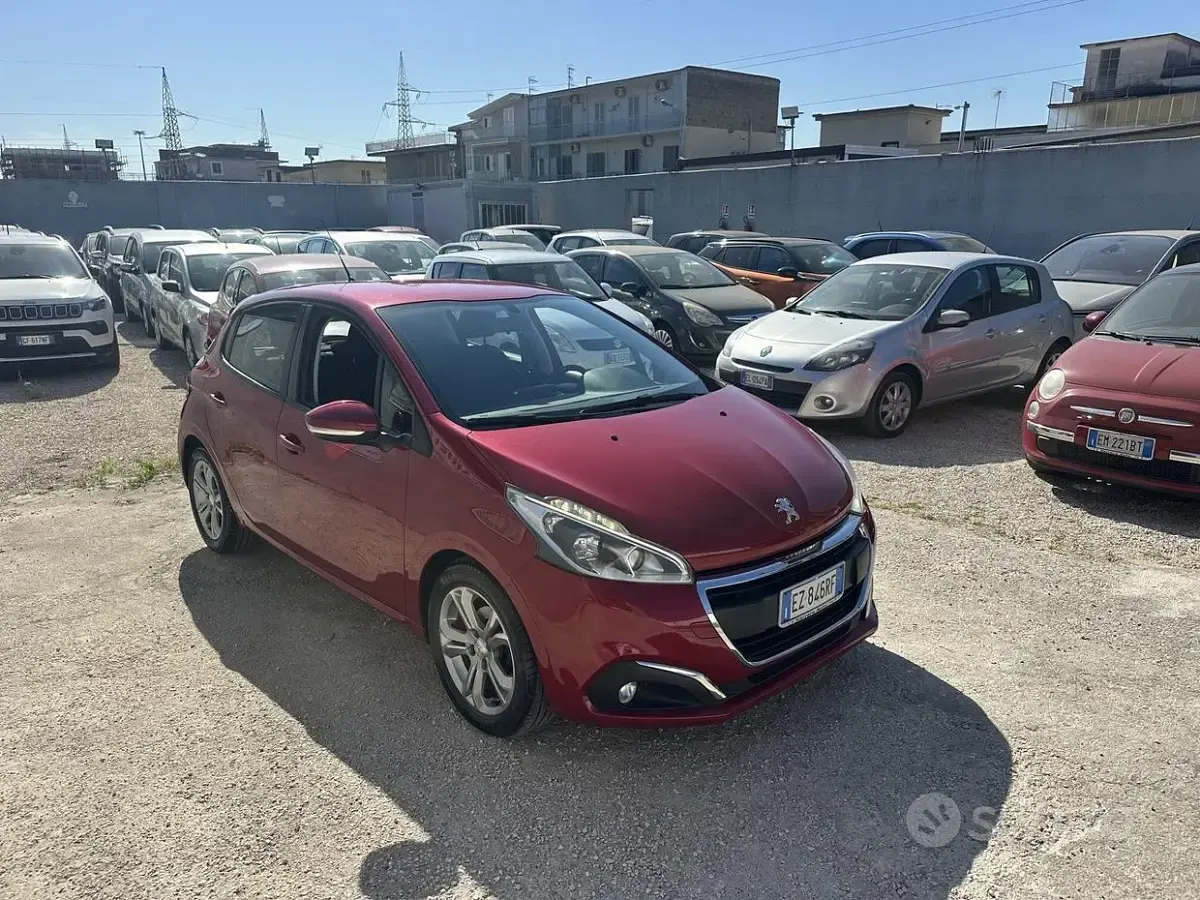 Usata Peugeot 208 Allure 75 CV (55 kW) 2015 Rosso Utilitaria