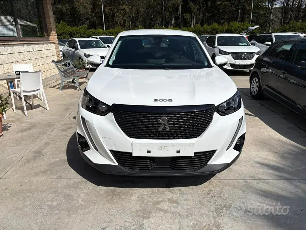 Usata Peugeot 2008 Active 110 CV (80 kW) 2021 Bianco SUV