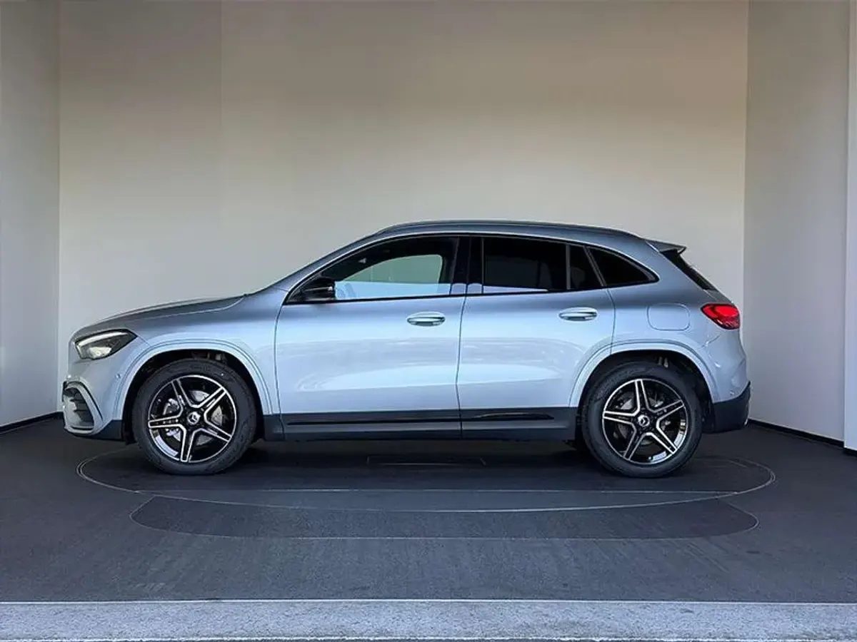 Nuova Mercedes GLA200 AMG line 150 CV (110 kW) 2025 Argento SUV