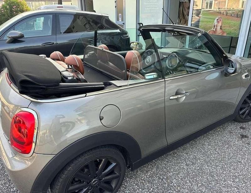 Usata Mini Cooper D Cabriolet Hype 116 CV (85 kW) 2016 Grigio Cabrio