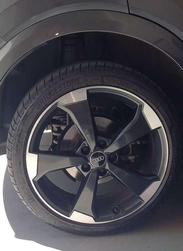 Grigio Usata 2019 Audi Q2 SUV | 25.000 € (Molto cara) - Immagine 1/4