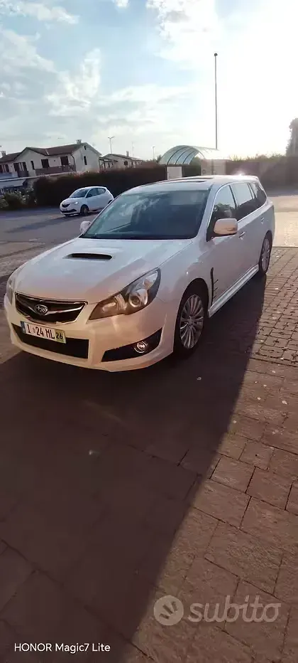 Usata Subaru Legacy 115 CV (84 kW) 2012 Bianco Station wagon