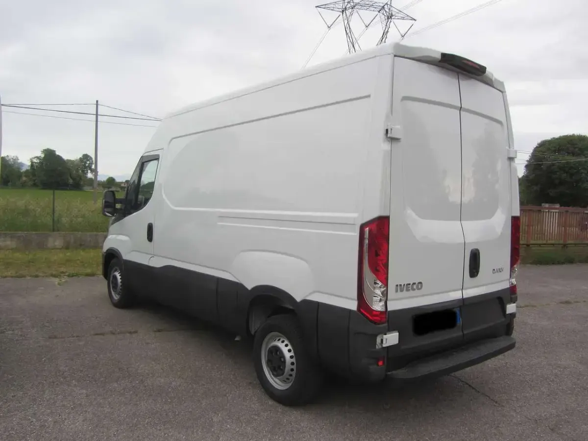 Usata Iveco Daily 116 CV (85 kW) 2020 Bianco Furgone