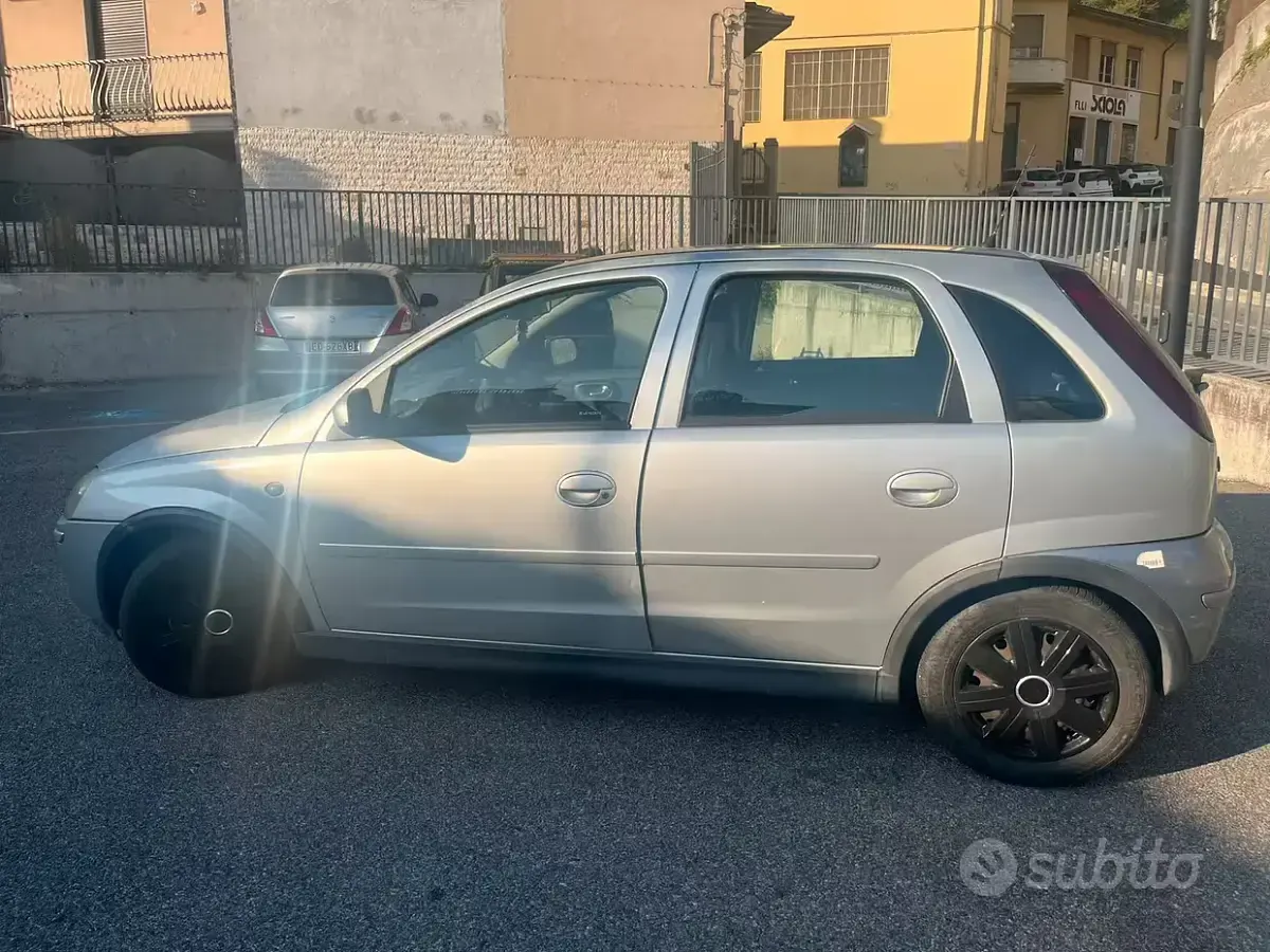 Usata Opel Corsa 69 CV (50 kW) 2004 Utilitaria
