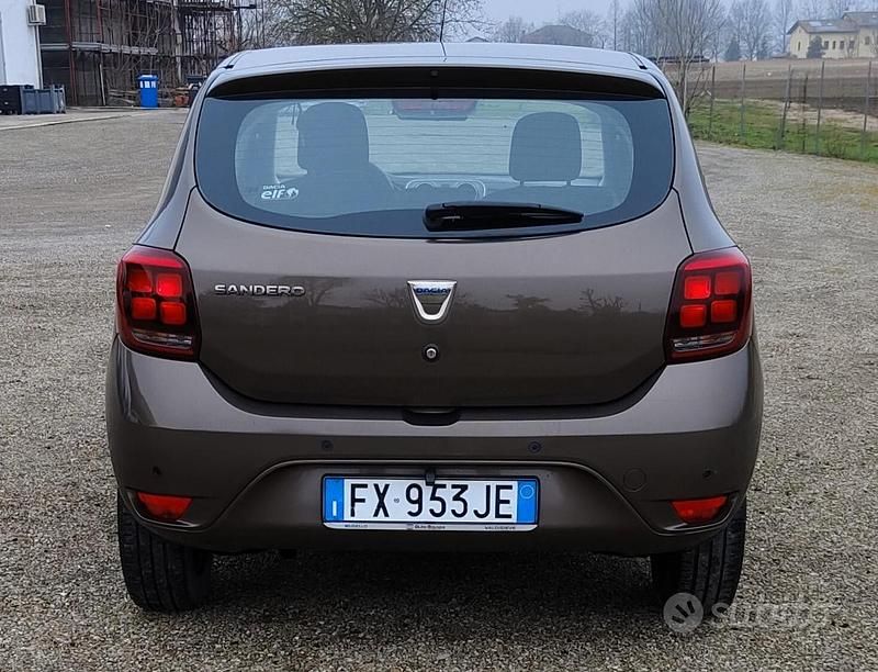 Usata Dacia Sandero Comfort 90 CV (66 kW) 2019 Marrone Berlina