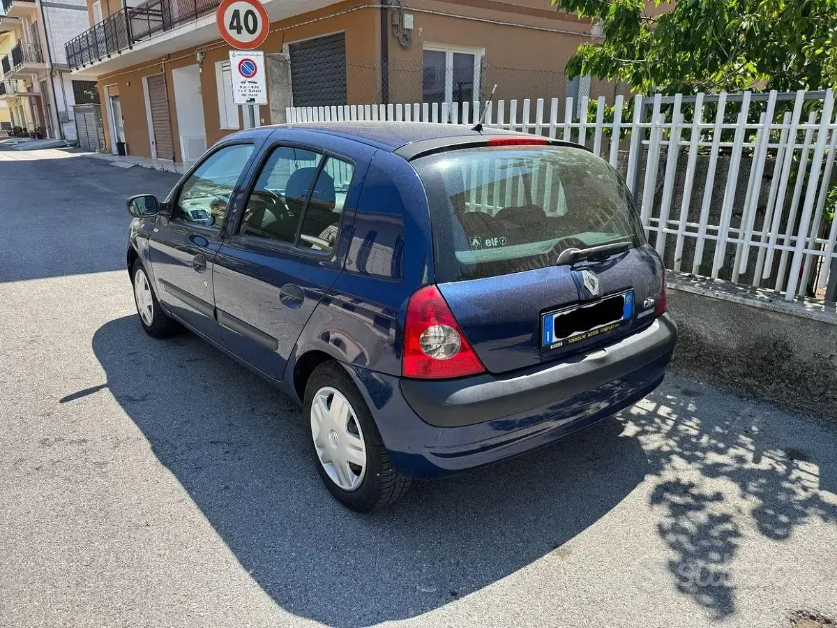 Usata Renault Clio 75 CV (55 kW) 2005 Bluazzurro Utilitaria