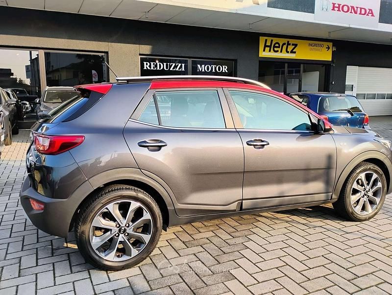 Usata Kia Stonic 120 CV (88 kW) 2018 Grigio SUV