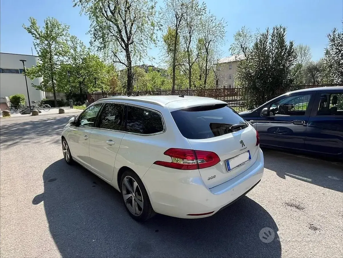 Usata Peugeot 308 SW S 131 CV (96 kW) 2019 Station wagon