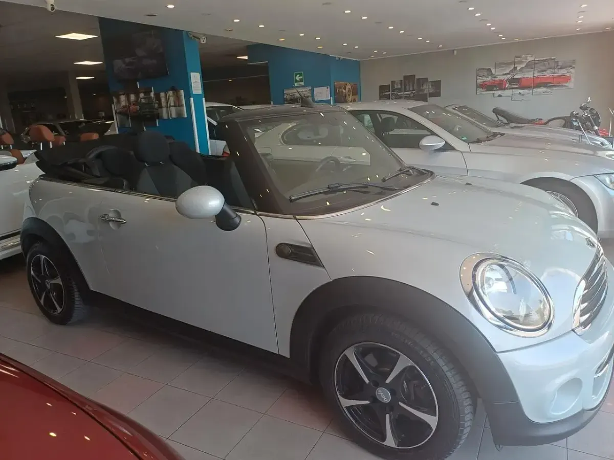 Usata Mini Cooper Cabriolet 122 CV (89 kW) 2015 Argento Cabrio